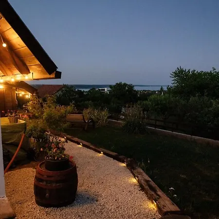 Házikó Nyaraló Balatonalmádi